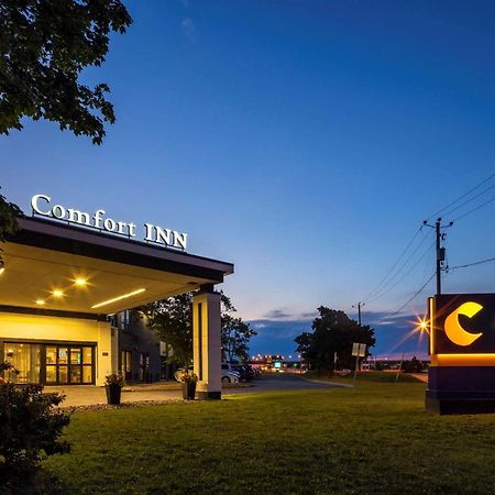 Comfort Inn Montreal Airport Pointe-Claire Exterior foto